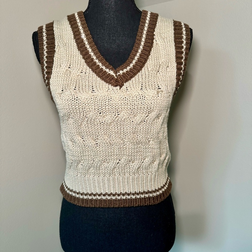 Brown and tan two tone cable knit sweater vest women’s‎ size XS v-neck preppy